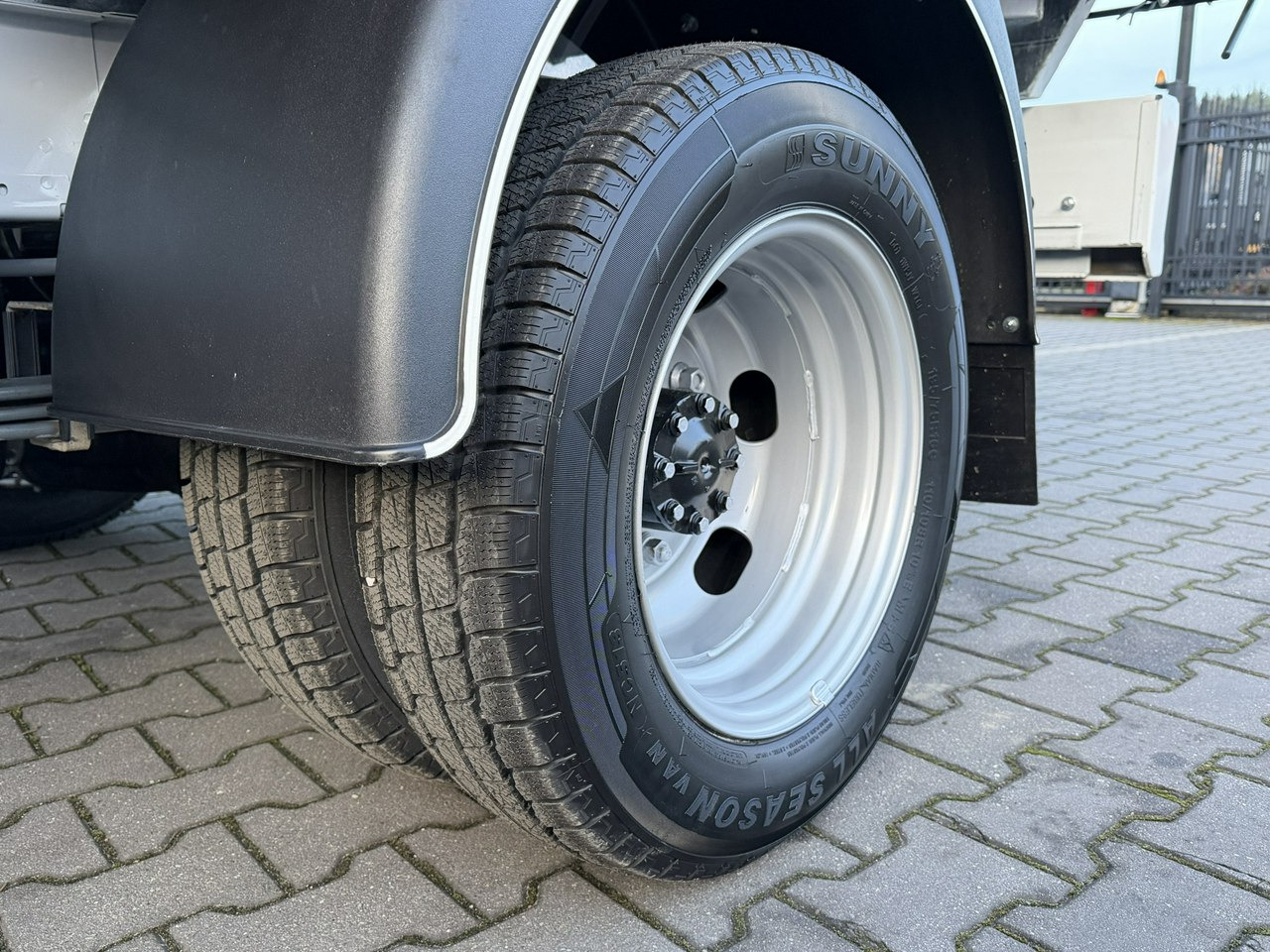 Renault Master - Tipper van: picture 2 Renault Master - Tipper van: picture 2