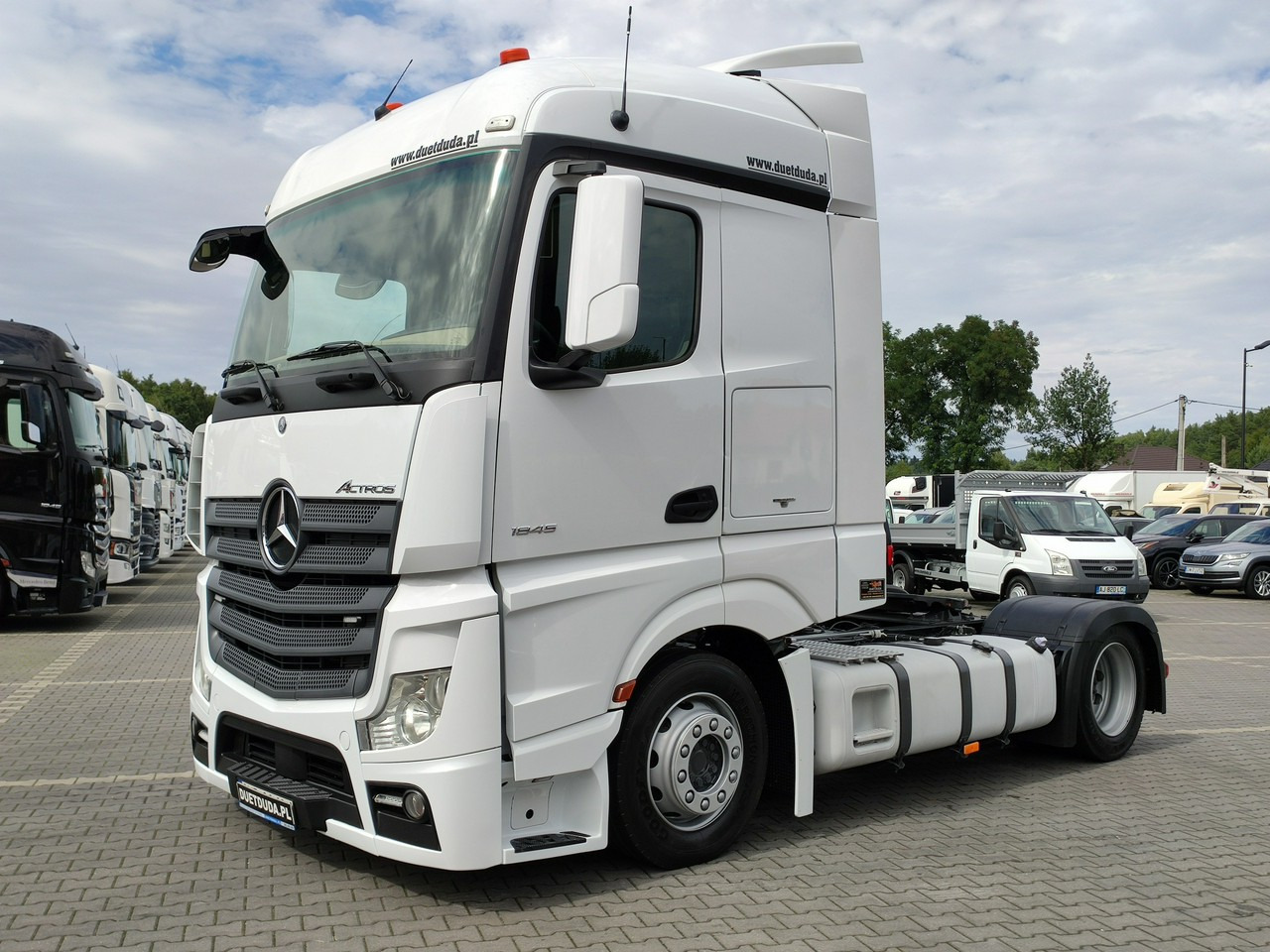 Mercedes ACTROS 1845 Euro 6 Low Deck Mega !!! - Tractor unit: picture 4 Mercedes ACTROS 1845 Euro 6 Low Deck Mega !!! - Tractor unit: picture 4