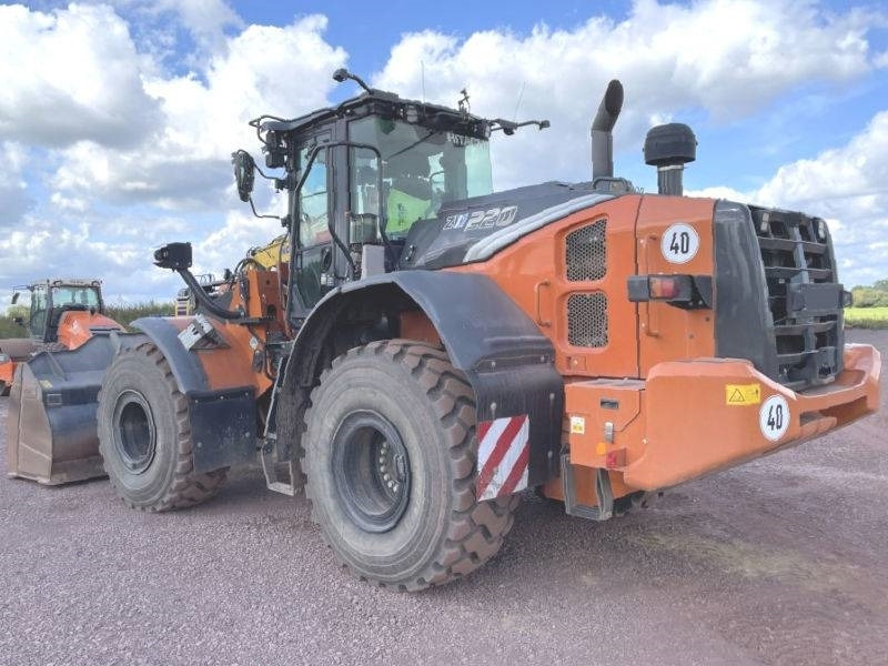 Hitachi ZW 220-7 - Wheel loader: picture 3 Hitachi ZW 220-7 - Wheel loader: picture 3