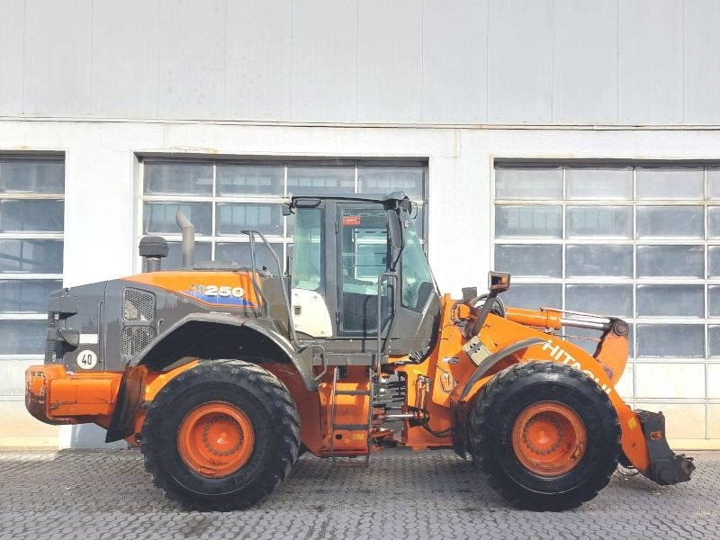 Hitachi ZW 250-6 - Wheel loader: picture 5 Hitachi ZW 250-6 - Wheel loader: picture 5