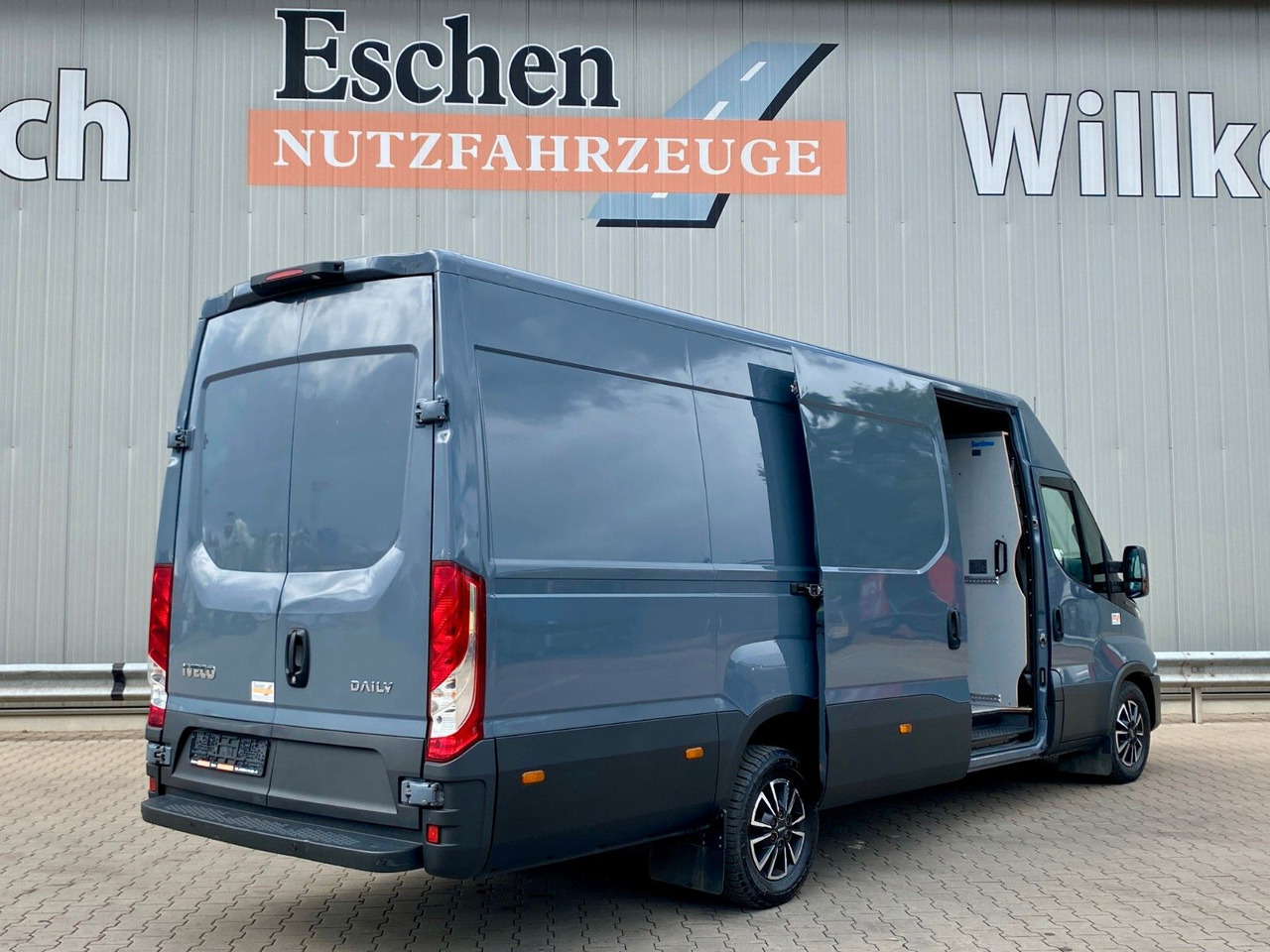 Iveco 35 S 16 Daily | Schiebetür*Kamera*Navi*AC*1.Hand - Panel van: picture 5 Iveco 35 S 16 Daily | Schiebetür*Kamera*Navi*AC*1.Hand - Panel van: picture 5