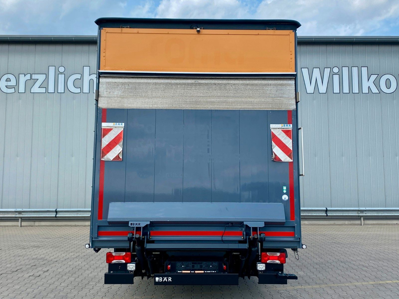Iveco Daily Hi-Matic 70 C 21 Topsleeper | LBW 1,00to. - Curtain side van: picture 4 Iveco Daily Hi-Matic 70 C 21 Topsleeper | LBW 1,00to. - Curtain side van: picture 4