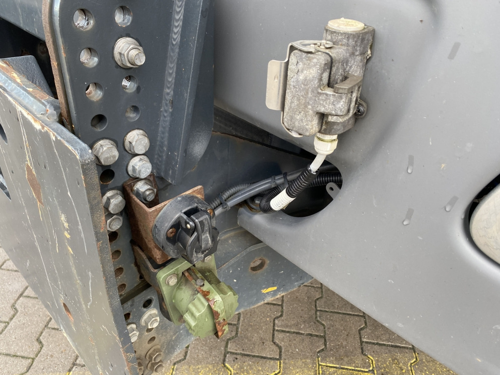 Mercedes-Benz 3346 AK 6x6 - Tipper: picture 3 Mercedes-Benz 3346 AK 6x6 - Tipper: picture 3