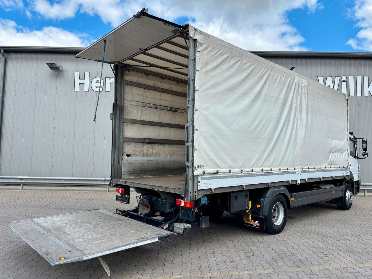 Mercedes-Benz Atego 1624 I 2,66m Höhe*Pritsche*Plane*LBW*AHK - Curtainsider truck: picture 5 Mercedes-Benz Atego 1624 I 2,66m Höhe*Pritsche*Plane*LBW*AHK - Curtainsider truck: picture 5