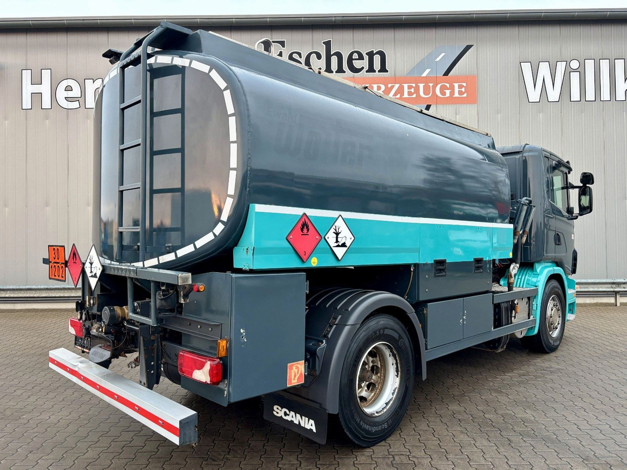 Scania G420 Esterer A3 | 2x Kammern*Oben/Unten*Retarder - Tank truck: picture 5 Scania G420 Esterer A3 | 2x Kammern*Oben/Unten*Retarder - Tank truck: picture 5