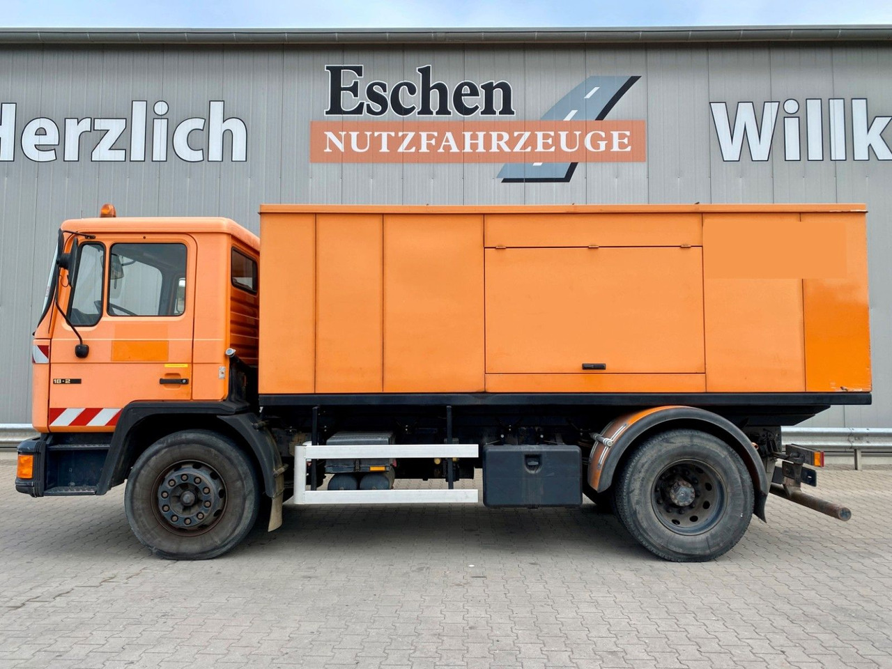 MAN 18.272 Polyma Stromaggregat/168kW | 3x Sitze*AHK - Truck: picture 2 MAN 18.272 Polyma Stromaggregat/168kW | 3x Sitze*AHK - Truck: picture 2