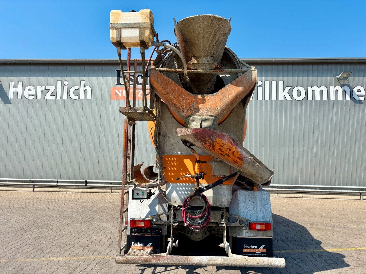 Volvo FM 410 / 8x4 | 9m³ Intermix*I-Shift*Klima*Blatt - Concrete mixer truck: picture 4 Volvo FM 410 / 8x4 | 9m³ Intermix*I-Shift*Klima*Blatt - Concrete mixer truck: picture 4