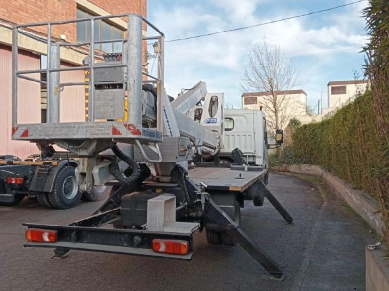 MULTITEL NISSAN NT 400 + HX 195 - Truck mounted aerial platform: picture 1 MULTITEL NISSAN NT 400 + HX 195 - Truck mounted aerial platform: picture 1