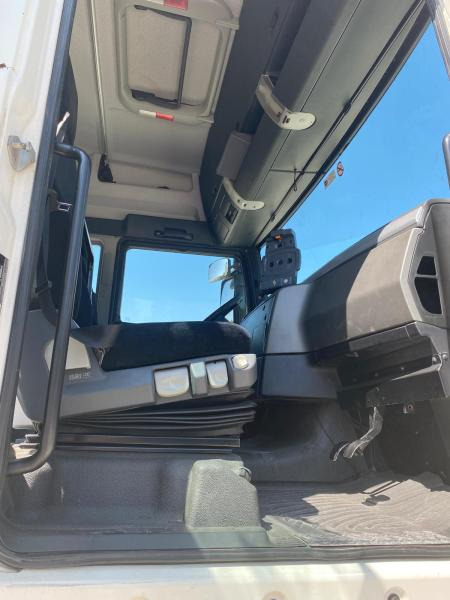 MAN TGX 18.360 - Curtainsider truck: picture 2 MAN TGX 18.360 - Curtainsider truck: picture 2