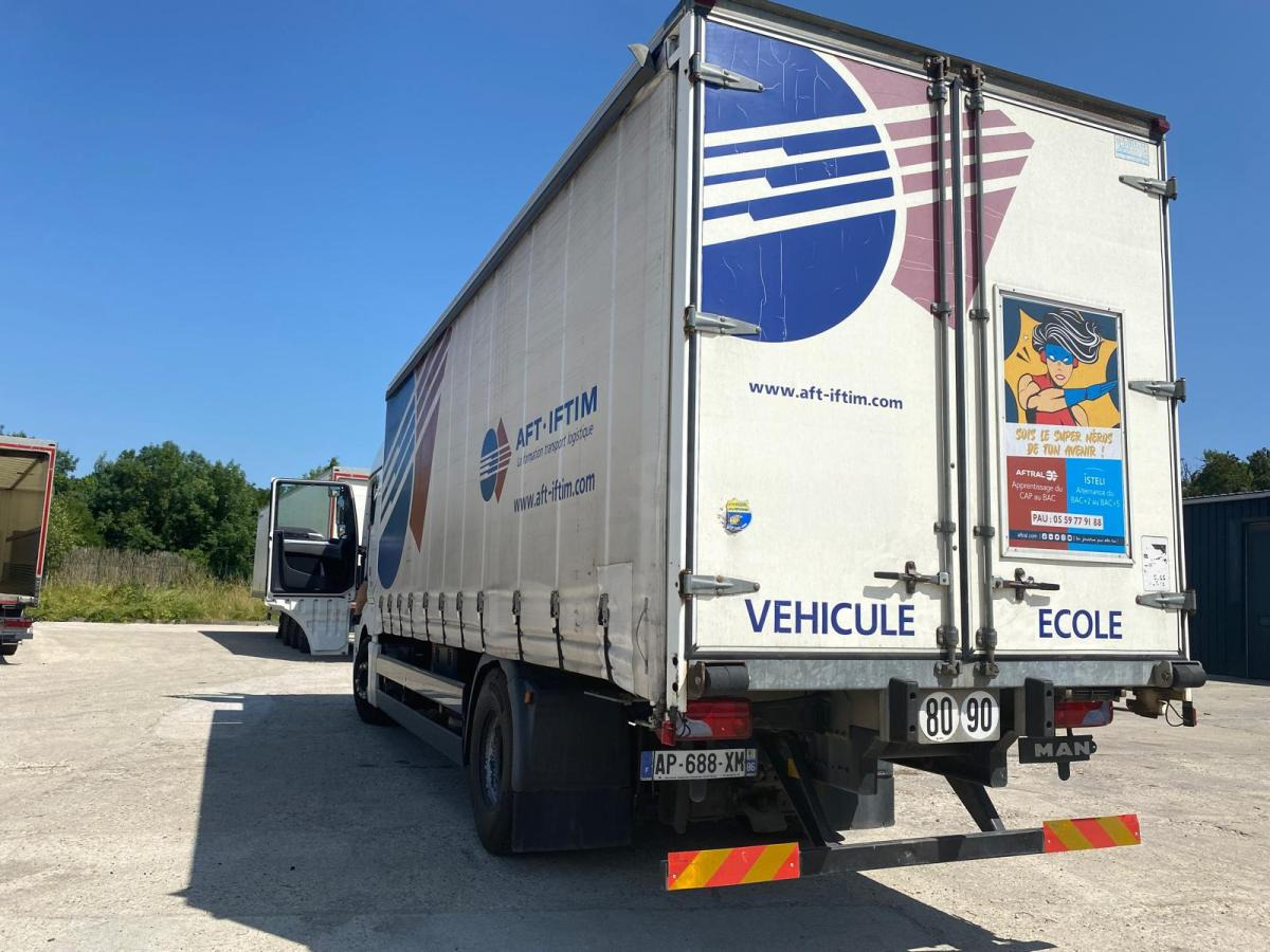 MAN TGX 18.360 - Curtainsider truck: picture 4 MAN TGX 18.360 - Curtainsider truck: picture 4