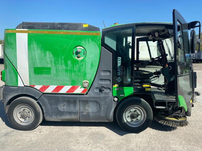 Mathieu Azura MC210 - Road sweeper: picture 3 Mathieu Azura MC210 - Road sweeper: picture 3