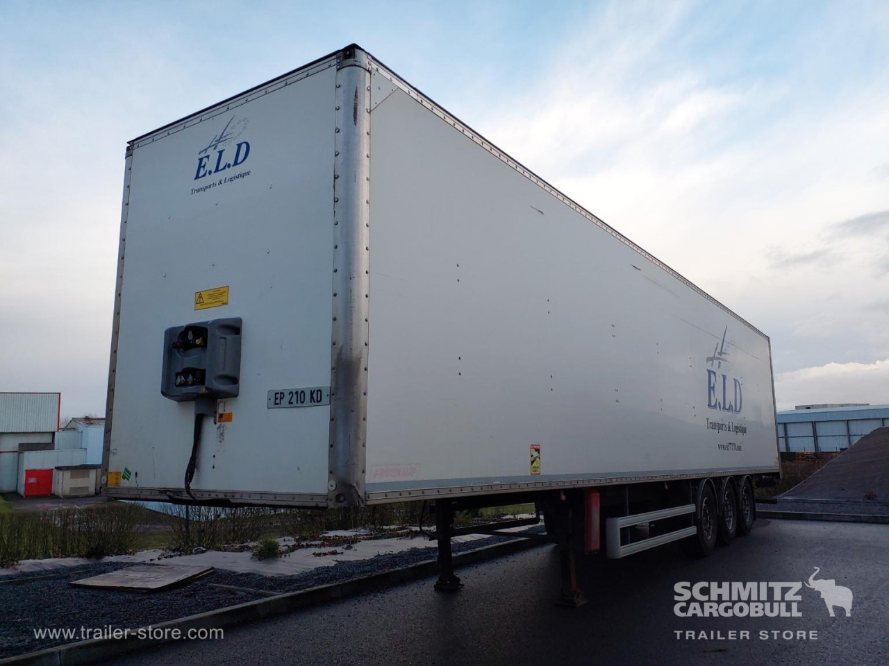 FRUEHAUF Dryfreight Standard Roller shutter door - Closed box semi-trailer: picture 1 FRUEHAUF Dryfreight Standard Roller shutter door - Closed box semi-trailer: picture 1
