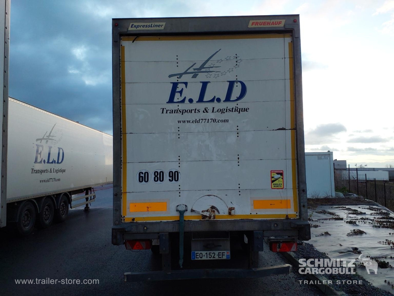 FRUEHAUF Dryfreight Standard Roller shutter door - Closed box semi-trailer: picture 4 FRUEHAUF Dryfreight Standard Roller shutter door - Closed box semi-trailer: picture 4