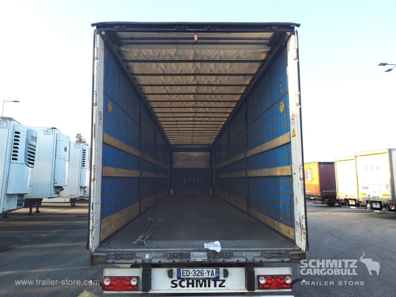 SCHMITZ Curtainsider Standard - Curtainsider semi-trailer: picture 3 SCHMITZ Curtainsider Standard - Curtainsider semi-trailer: picture 3