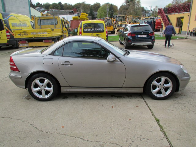 Car Mercedes SLK 200: picture 16