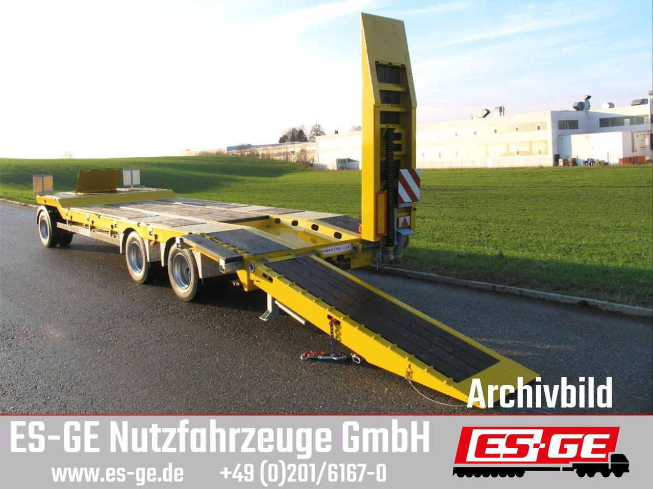 Schwarzmüller Tieflader mit gekröpftem Plateau - Low loader trailer: picture 2 Schwarzmüller Tieflader mit gekröpftem Plateau - Low loader trailer: picture 2