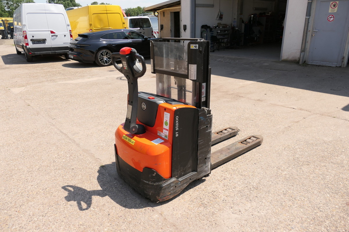 BT SWE 200D Batterie 09/2015 - Pallet truck: picture 3 BT SWE 200D Batterie 09/2015 - Pallet truck: picture 3
