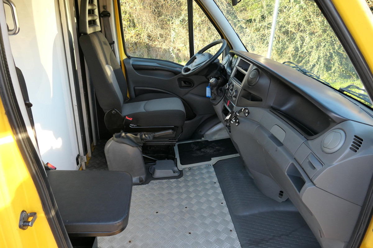 IVECO Daily 35 S11 C30C AUTOMATIK KAMERA Regale LUFT D - Box van: picture 5 IVECO Daily 35 S11 C30C AUTOMATIK KAMERA Regale LUFT D - Box van: picture 5