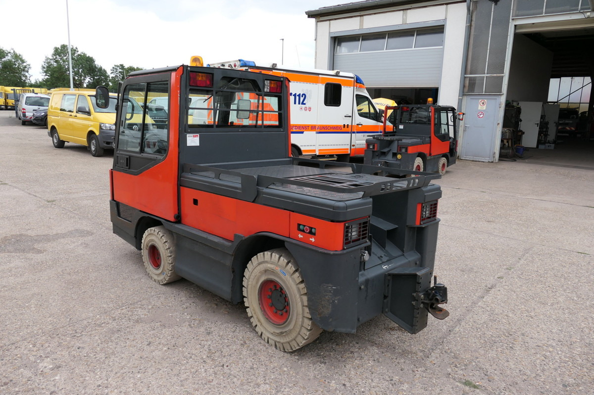 LINDE P250 Schlepper AHK Batterie 24/2021 Schiebetüren - Tow tractor: picture 4 LINDE P250 Schlepper AHK Batterie 24/2021 Schiebetüren - Tow tractor: picture 4