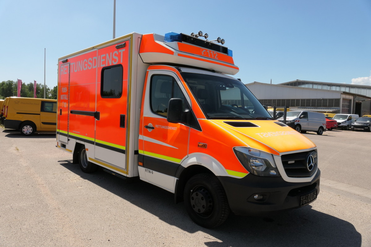 MERCEDES-BENZ Sprinter 519 CDI Klima Krankenwagen - Ambulance: picture 1 MERCEDES-BENZ Sprinter 519 CDI Klima Krankenwagen - Ambulance: picture 1