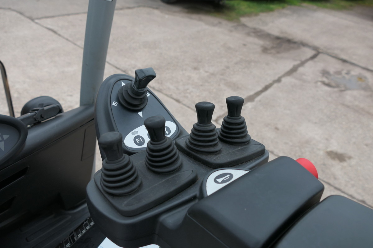 Truck mounted forklift STILL RX 20-18P/H 4RAD DUPLEX 4VENTIL BATTERIE 29/2016: picture 7 Truck mounted forklift STILL RX 20-18P/H 4RAD DUPLEX 4VENTIL BATTERIE 29/2016: picture 7