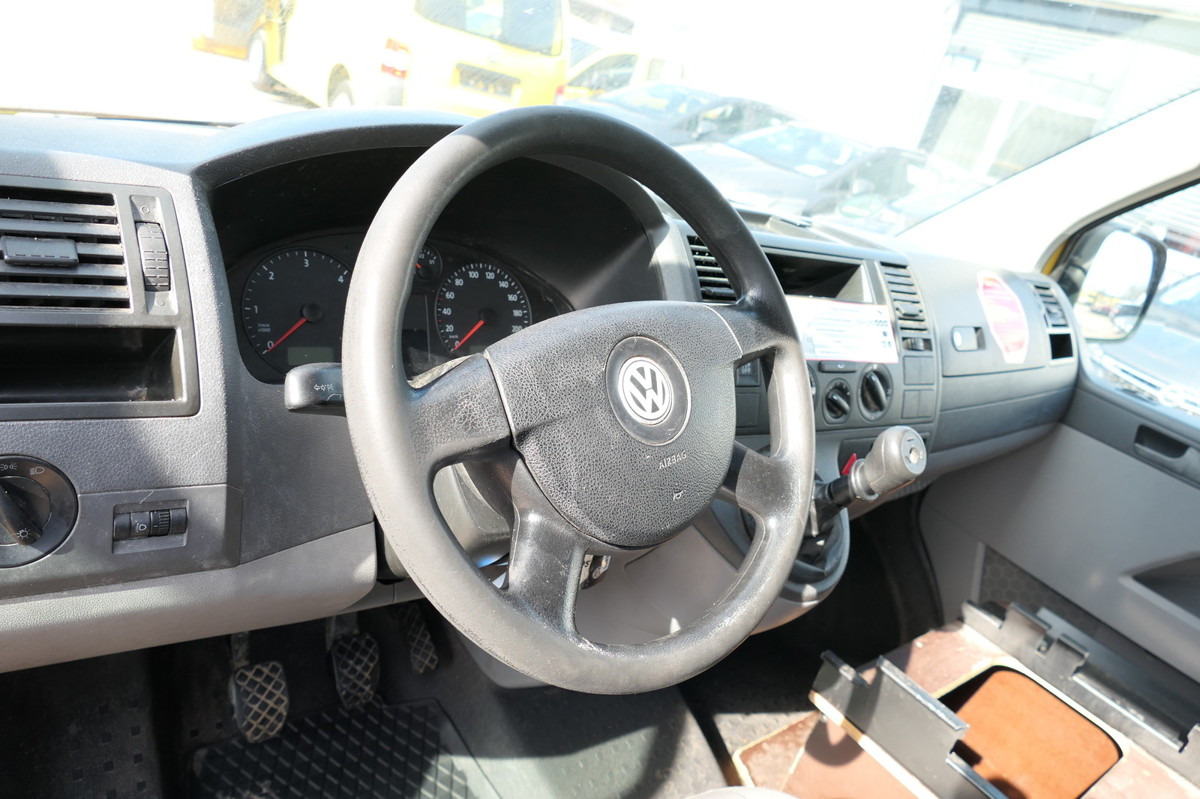 Interior photo 1: Leasing of VW T5 Transporter 1.9 TDI PARKTRONIK 2xSCHIEBETÜR VW T5 Transporter 1.9 TDI PARKTRONIK 2xSCHIEBETÜR