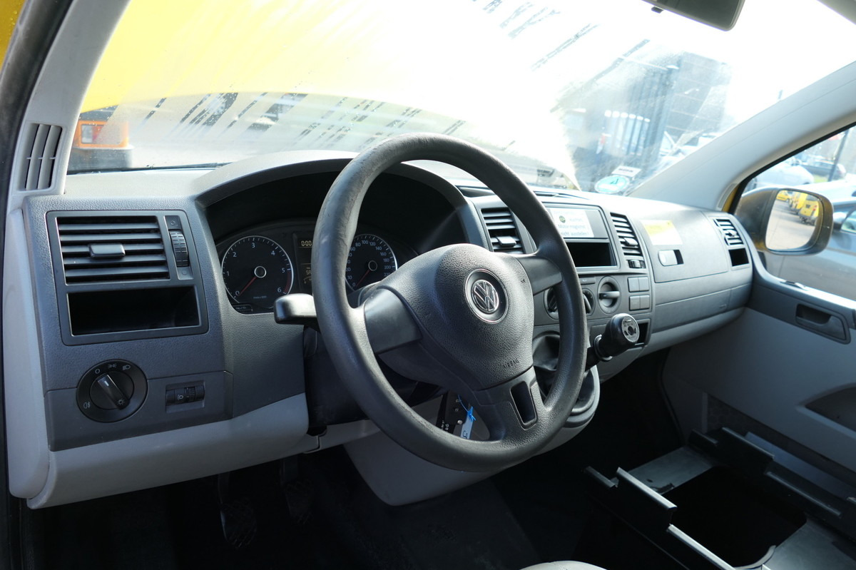 Interior photo 1: Small van VW T5 Transporter 2.0 TDI PARKTRONIK EURO-5 2xSCHIE Interior photo 1: Small van VW T5 Transporter 2.0 TDI PARKTRONIK EURO-5 2xSCHIE