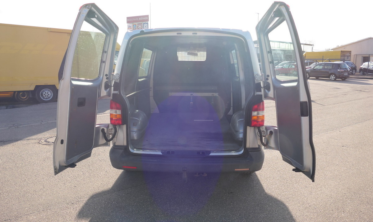 VW T5 Transporter 2.5 TDI 2-Sitzer 4Motion AHK KLIM - Small van: picture 5 VW T5 Transporter 2.5 TDI 2-Sitzer 4Motion AHK KLIM - Small van: picture 5