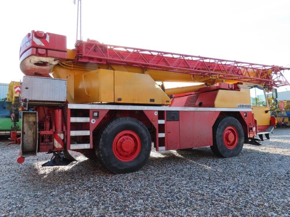 Liebherr LTM 1030-2.1 - All terrain crane: picture 3 Liebherr LTM 1030-2.1 - All terrain crane: picture 3