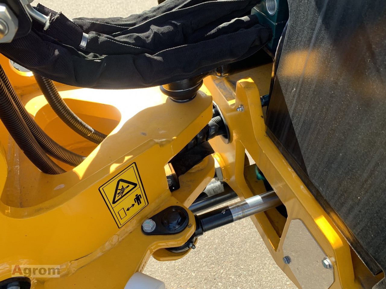 New Compact loader JCB 403 Plus: picture 11 New Compact loader JCB 403 Plus: picture 11