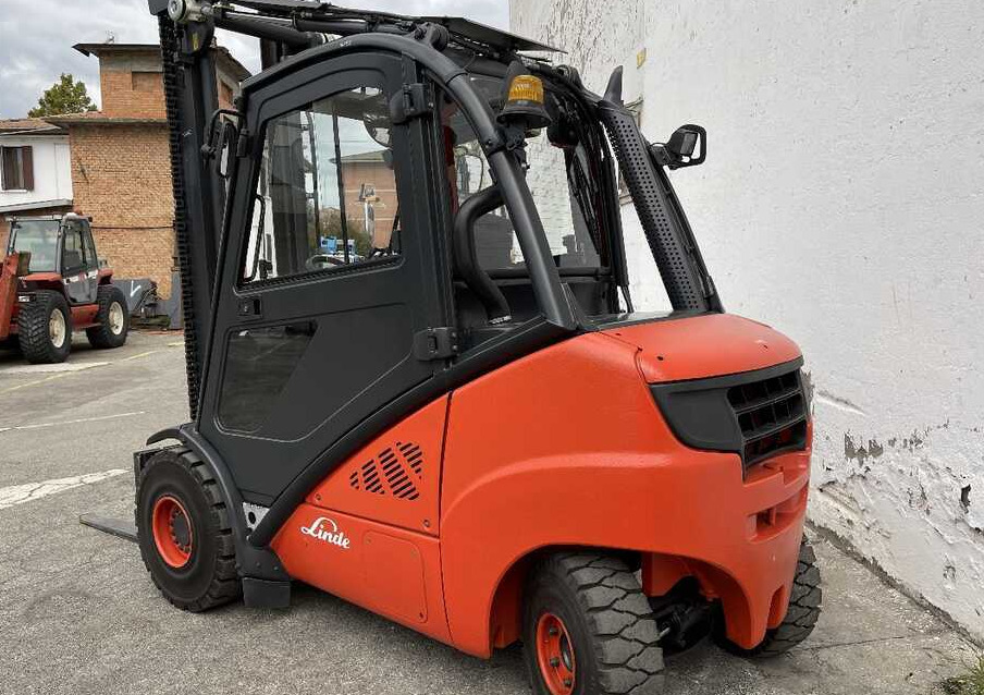 Linde H 35 D-02/393 - Diesel forklift: picture 2 Linde H 35 D-02/393 - Diesel forklift: picture 2