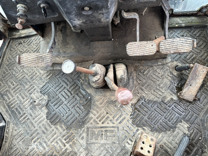 Massey Ferguson 690 - Farm tractor: picture 5 Massey Ferguson 690 - Farm tractor: picture 5