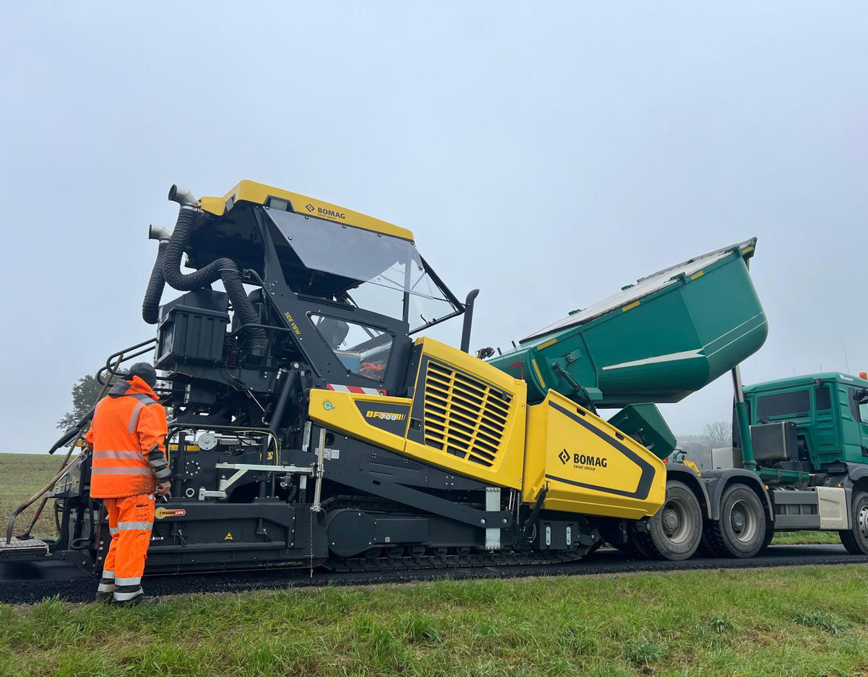 Bomag BF 700 C-3 - Asphalt paver: picture 1 Bomag BF 700 C-3 - Asphalt paver: picture 1