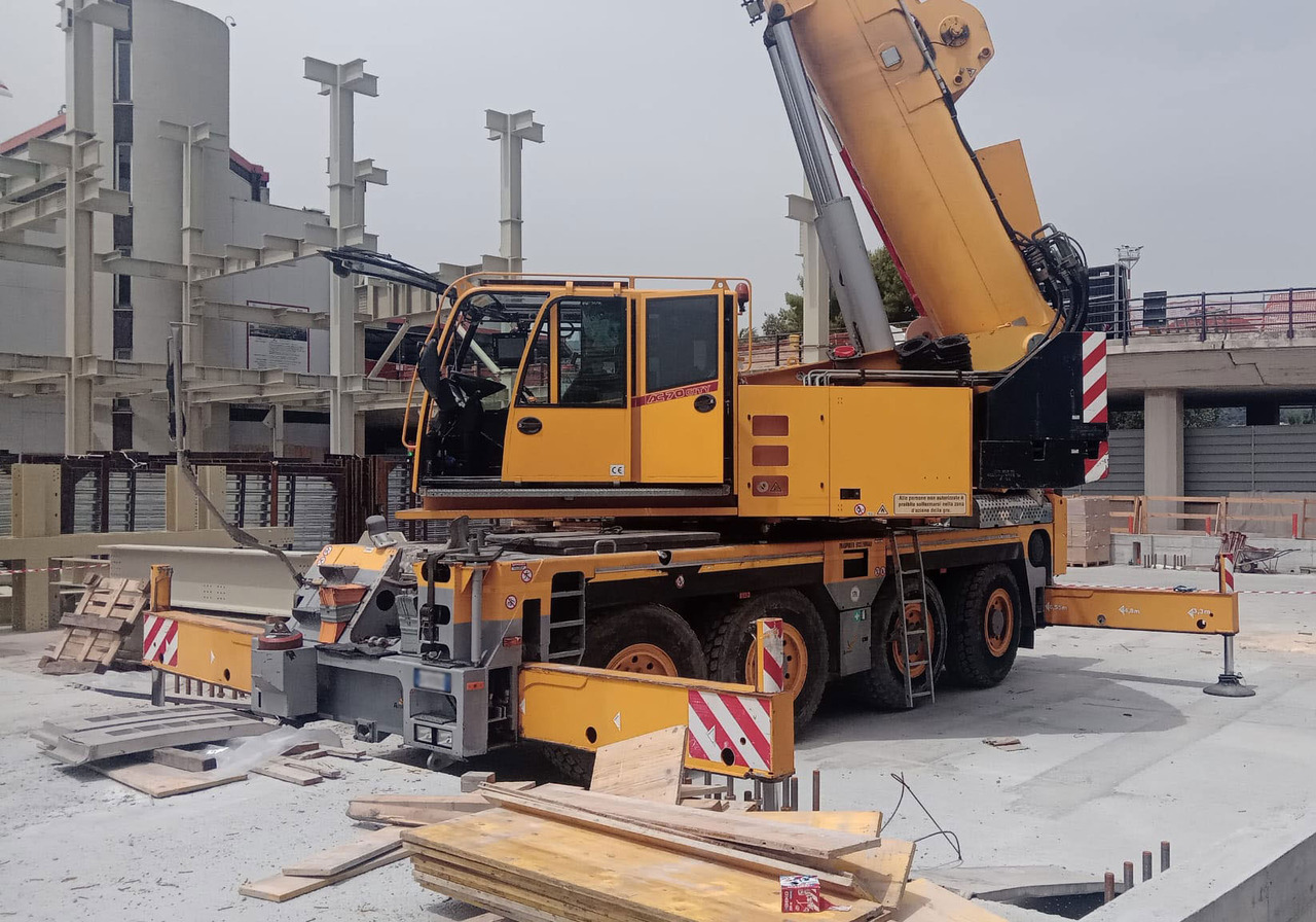 Demag AC 70 City - Mobile crane: picture 2 Demag AC 70 City - Mobile crane: picture 2
