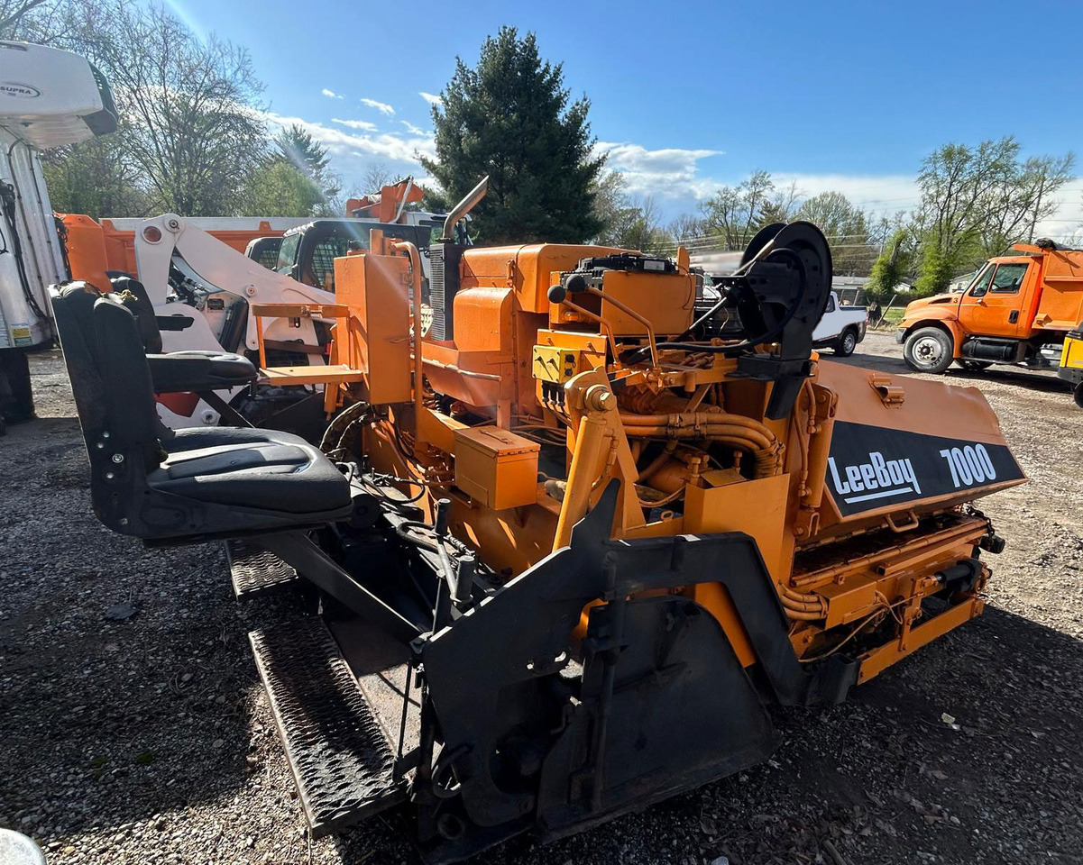 Leeboy 7000 - Asphalt paver: picture 3 Leeboy 7000 - Asphalt paver: picture 3