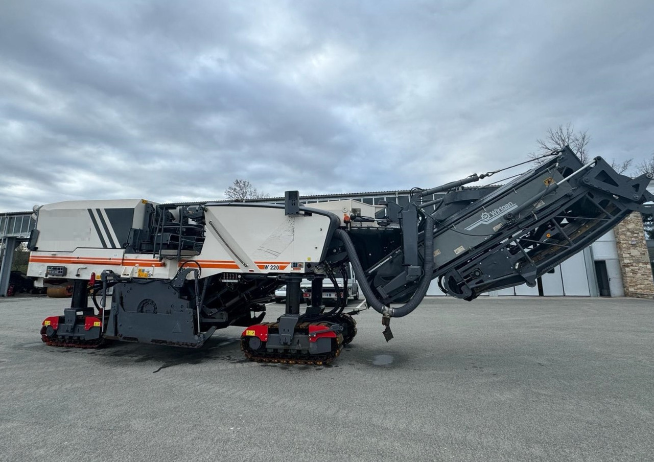 Wirtgen W 220 - Cold planer: picture 1 Wirtgen W 220 - Cold planer: picture 1