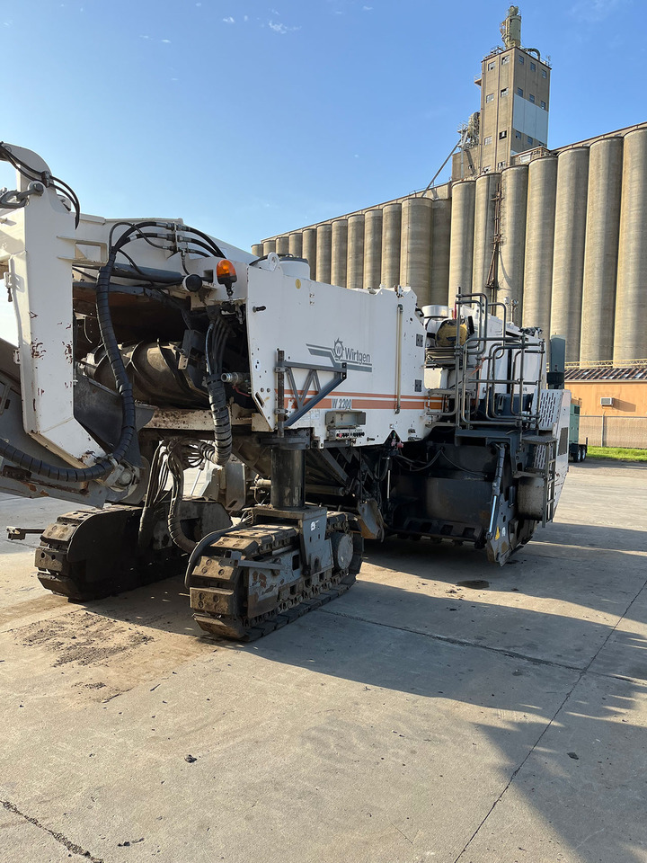Wirtgen W 2200 - Cold planer: picture 3 Wirtgen W 2200 - Cold planer: picture 3