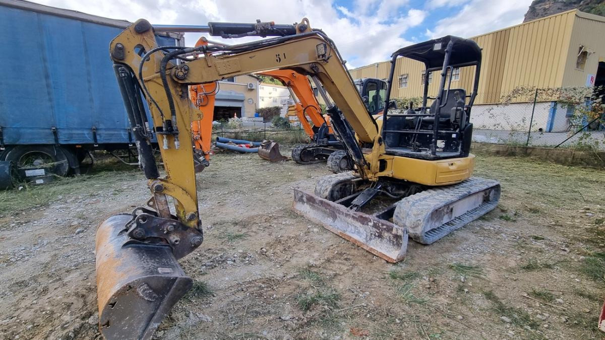CATERPILLAR 305ECR - Mini excavator: picture 1 CATERPILLAR 305ECR - Mini excavator: picture 1