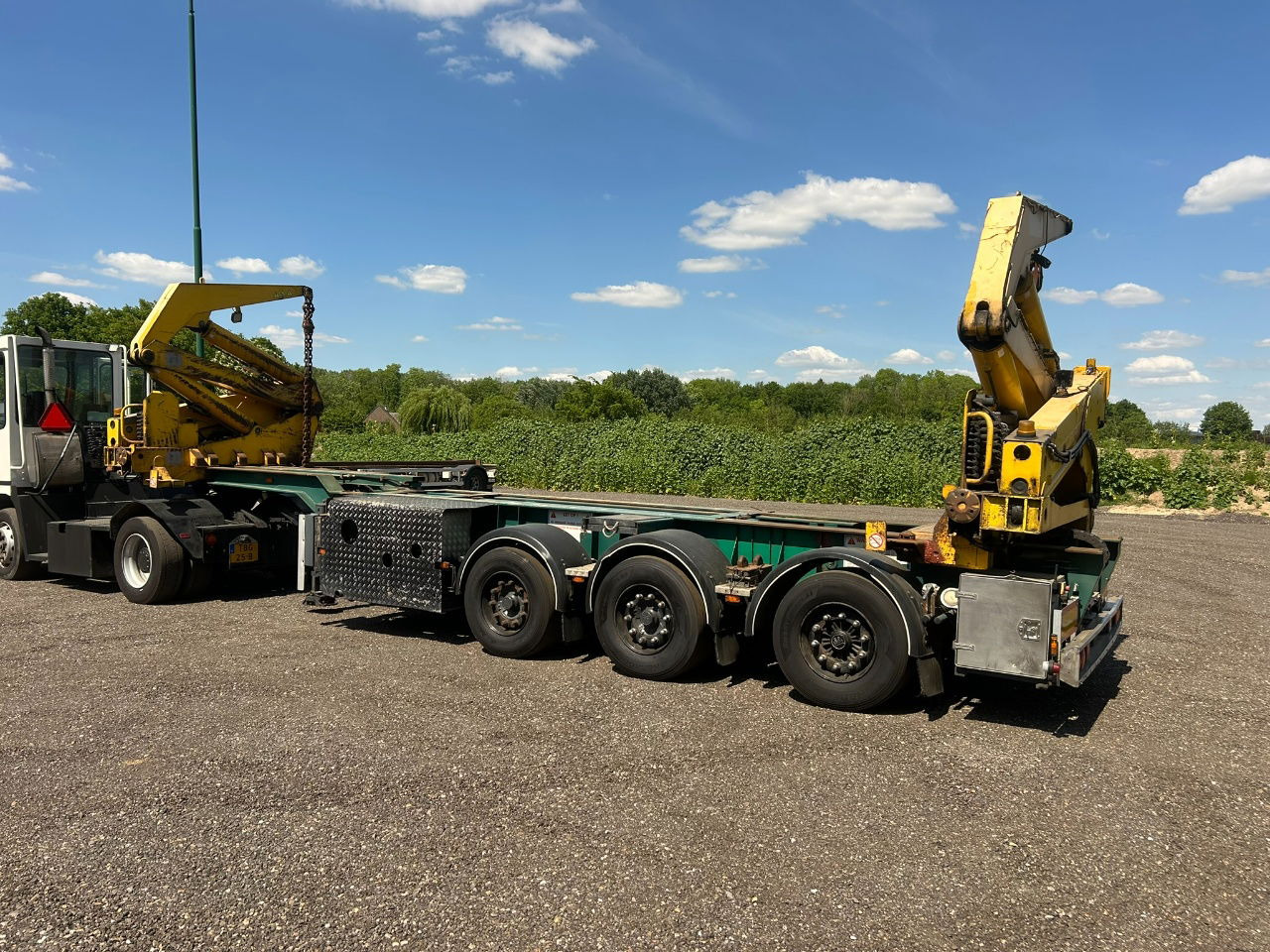 Hammar 195 HC / 20 ft, 2 x 20 ft 40 ft HC, power pack Diesel, Wireless controller 2 x, telescopic chassis - Container transporter/ Swap body semi-trailer: picture 4 Hammar 195 HC / 20 ft, 2 x 20 ft 40 ft HC, power pack Diesel, Wireless controller 2 x, telescopic chassis - Container transporter/ Swap body semi-trailer: picture 4