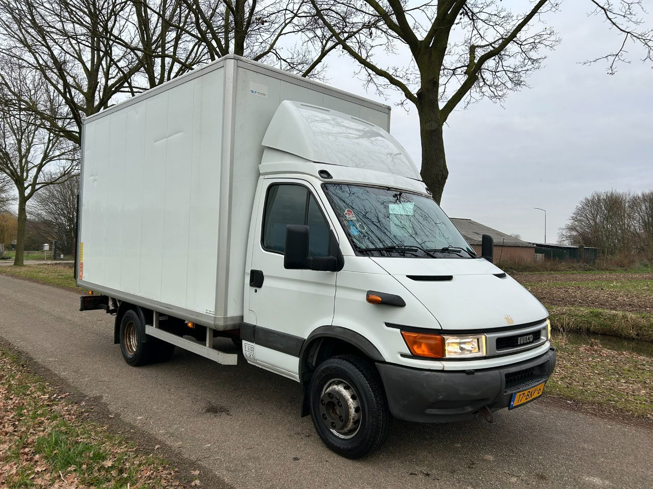 Iveco Daily 65 65 C 15 / laadklep 750 kg / apk 7-2026 / only 82068 km / bak H 237 B 226 L 417 - Box truck: picture 2 Iveco Daily 65 65 C 15 / laadklep 750 kg / apk 7-2026 / only 82068 km / bak H 237 B 226 L 417 - Box truck: picture 2
