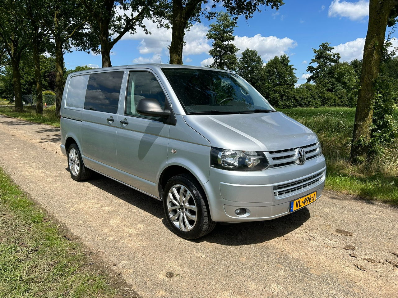 Volkswagen Transporter 2.0 TDI Bleumotion Technology L1 H1 114 PK apk 14-12-2024 Airco NL - Small van: picture 1 Volkswagen Transporter 2.0 TDI Bleumotion Technology L1 H1 114 PK apk 14-12-2024 Airco NL - Small van: picture 1