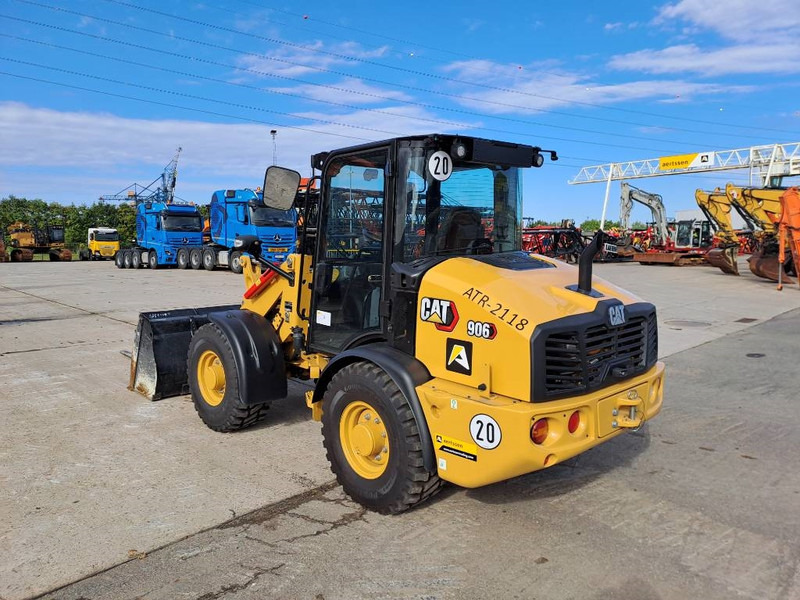 Cat 906 (Bucket + Forks) - Wheel loader: picture 2 Cat 906 (Bucket + Forks) - Wheel loader: picture 2