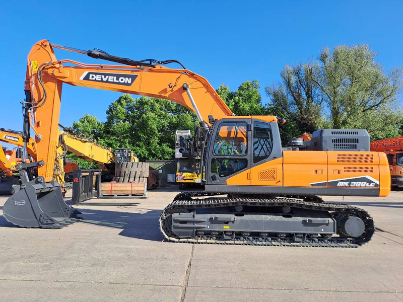 Develon DX 300 LC-7LC-7M (4 Pieces available) - Crawler excavator: picture 1 Develon DX 300 LC-7LC-7M (4 Pieces available) - Crawler excavator: picture 1