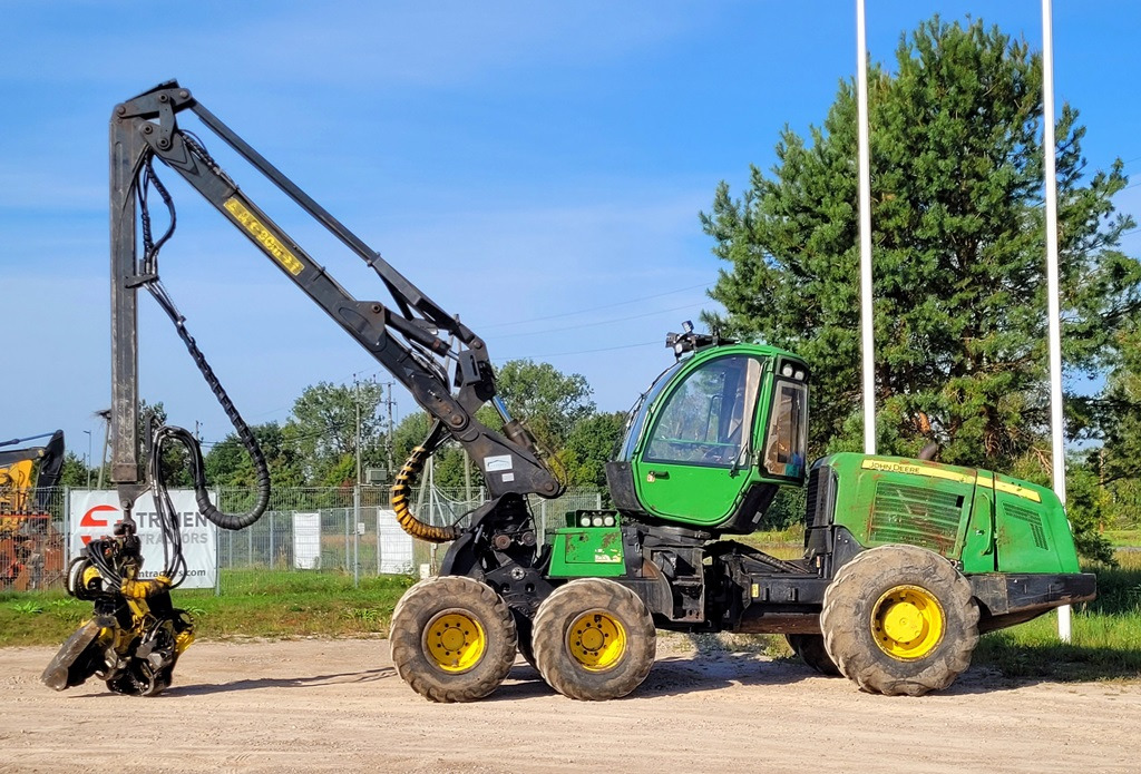 JOHN DEERE 1070 E - Forestry harvester: picture 2 JOHN DEERE 1070 E - Forestry harvester: picture 2