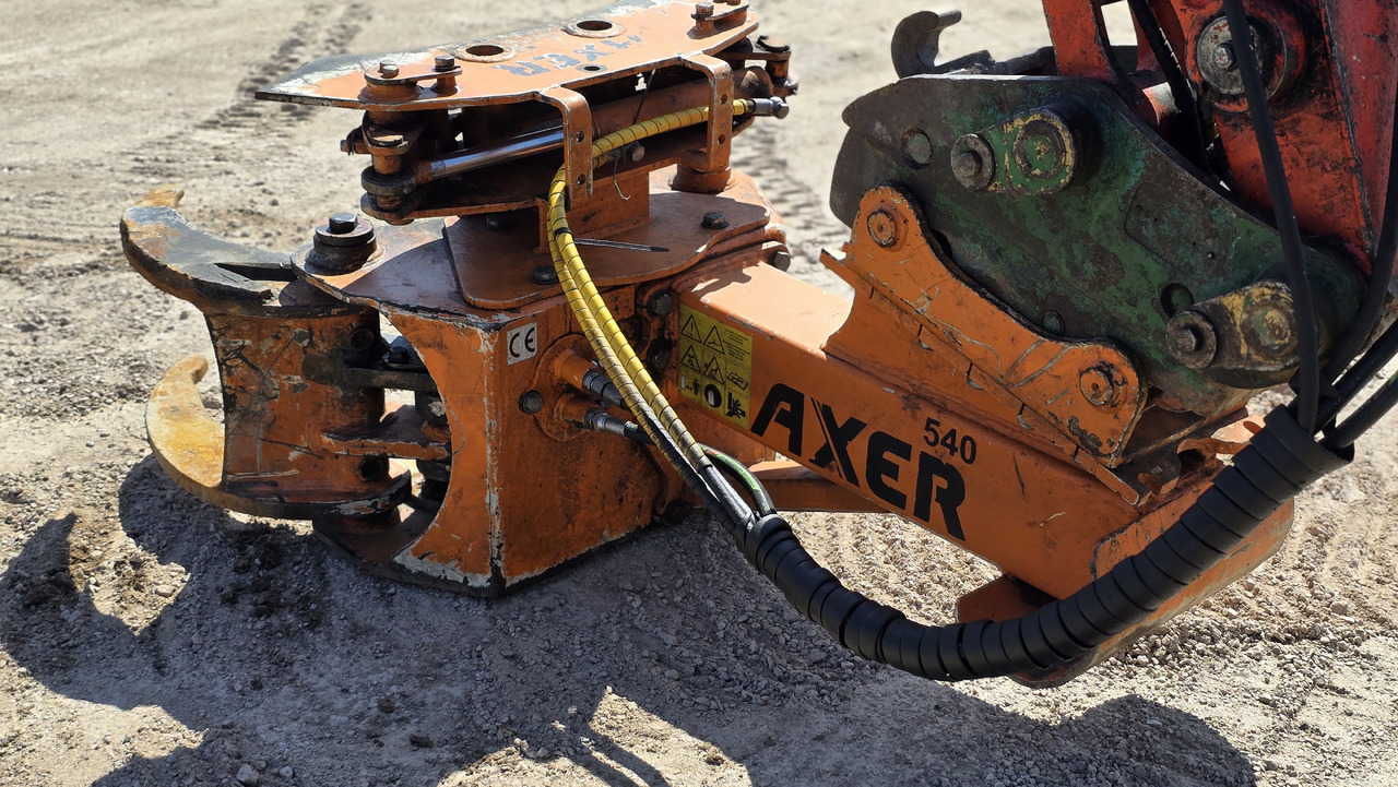 Forestry tractor Kubota KX080-4, AXER 540: picture 12