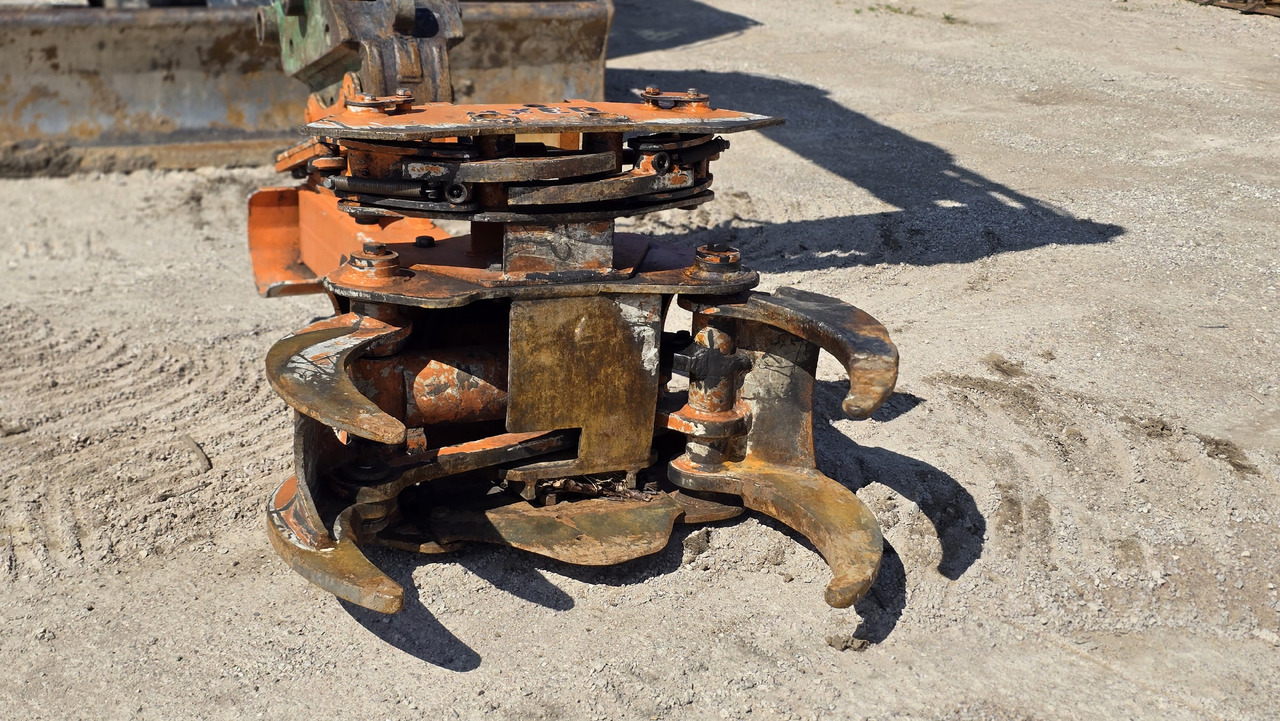 Forestry tractor Kubota KX080-4, AXER 540: picture 13