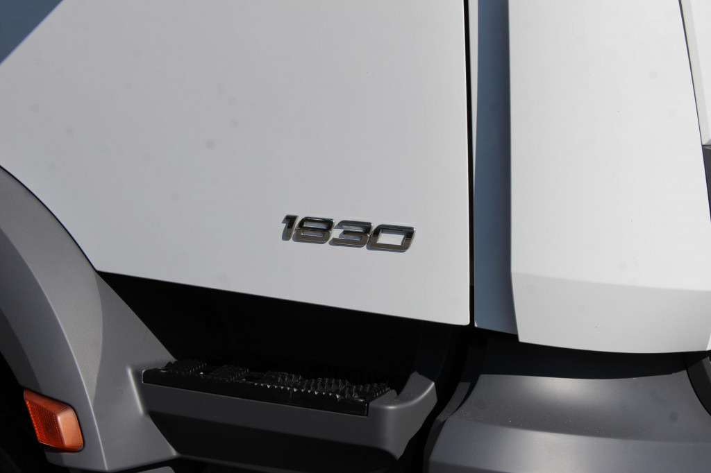 Mercedes-Benz Antos 1830 E6 Koffer 7,7m LBW Rolltor - Box truck: picture 3 Mercedes-Benz Antos 1830 E6 Koffer 7,7m LBW Rolltor - Box truck: picture 3