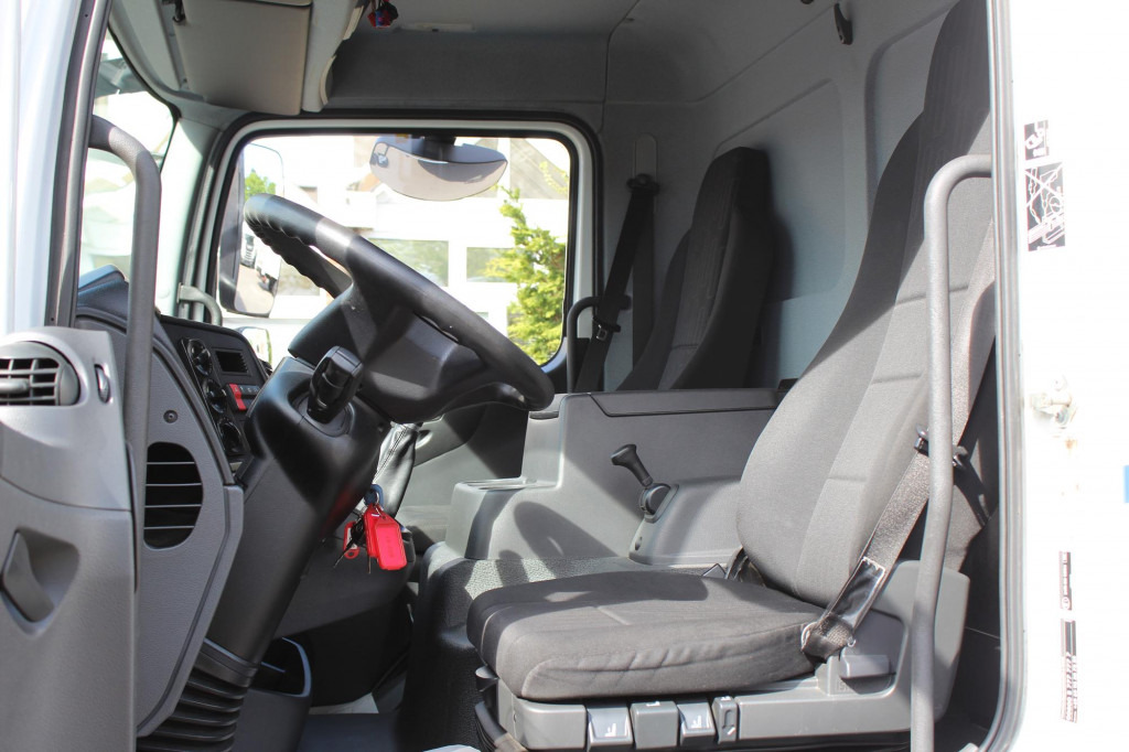 Interior photo 2: Leasing of Mercedes-Benz Atego 1221 E6  TK T-800 R  Strom   Türen+LBW Mercedes-Benz Atego 1221 E6  TK T-800 R  Strom   Türen+LBW