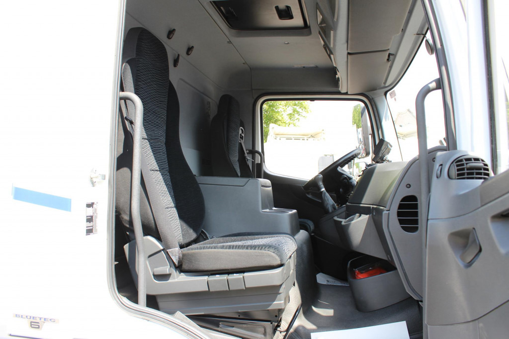 Mercedes-Benz Atego 1321 E6 Koffer Klima Kamera Schalter LBW - Box truck: picture 4 Mercedes-Benz Atego 1321 E6 Koffer Klima Kamera Schalter LBW - Box truck: picture 4