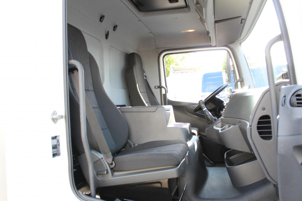 Mercedes-Benz Atego 818 E6 Koffer 6m Klima LDW Schalter LBW - Box van: picture 3 Mercedes-Benz Atego 818 E6 Koffer 6m Klima LDW Schalter LBW - Box van: picture 3